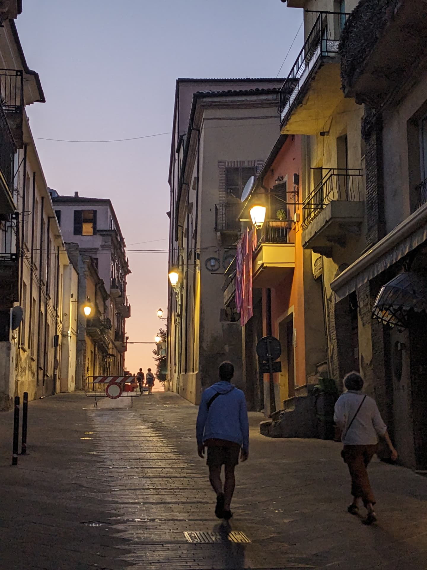 Borgo al crepuscolo